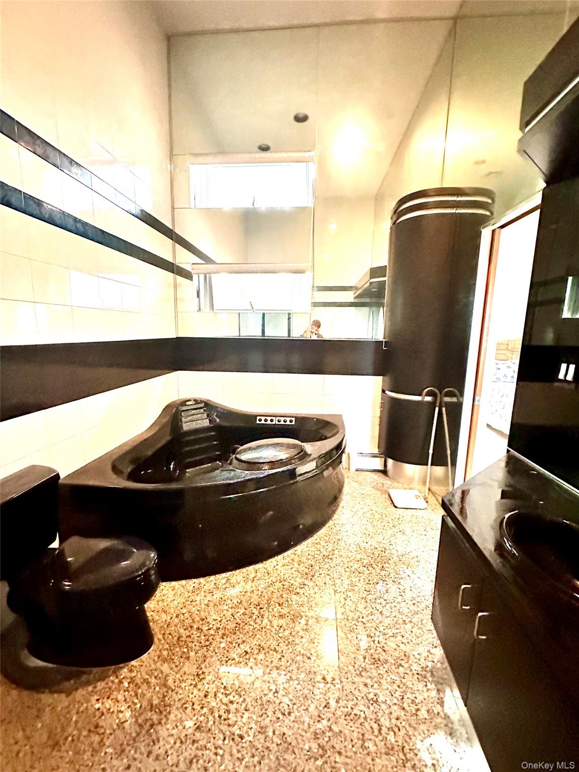 1027 Windermere Road, Franklin Square, NY 11010