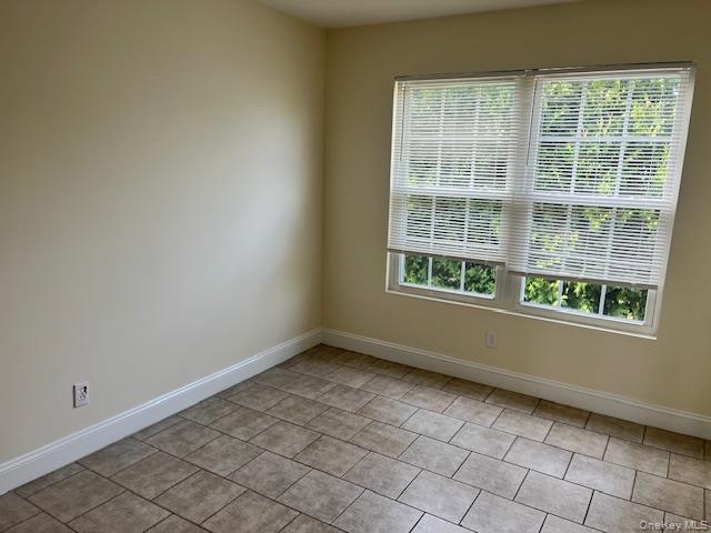 392 Montauk Highway, Lindenhurst, NY 11757