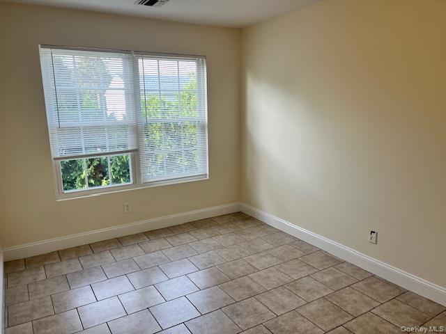 392 Montauk Highway, Lindenhurst, NY 11757