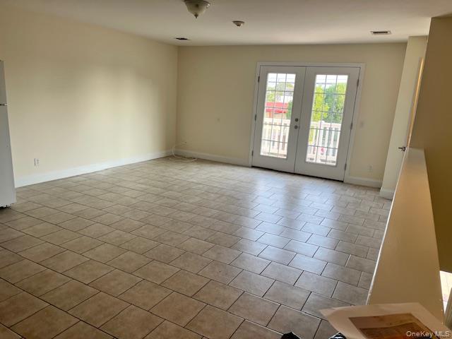 392 Montauk Highway, Lindenhurst, NY 11757