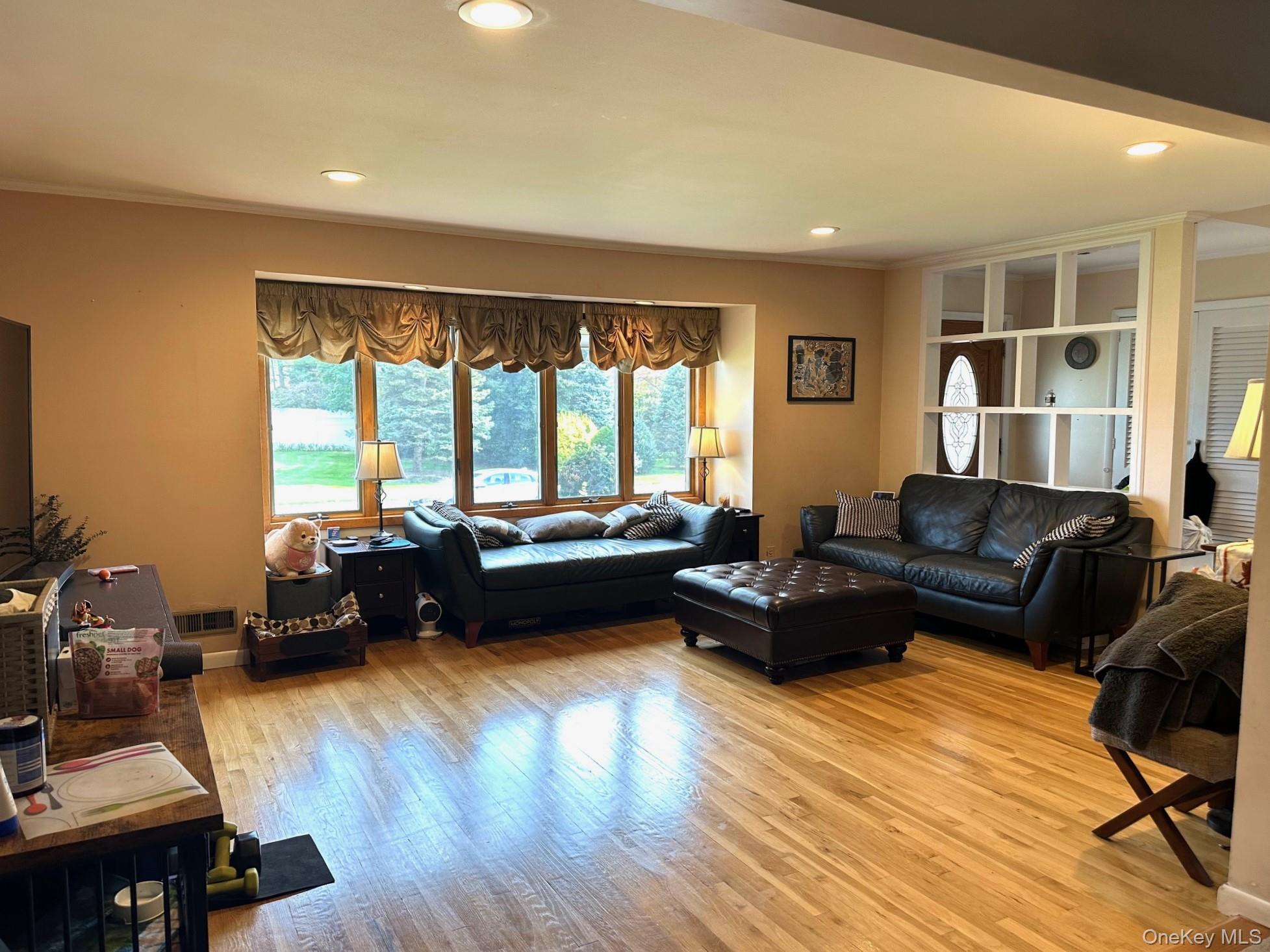 921 Wellington Road, Westbury, NY 11590