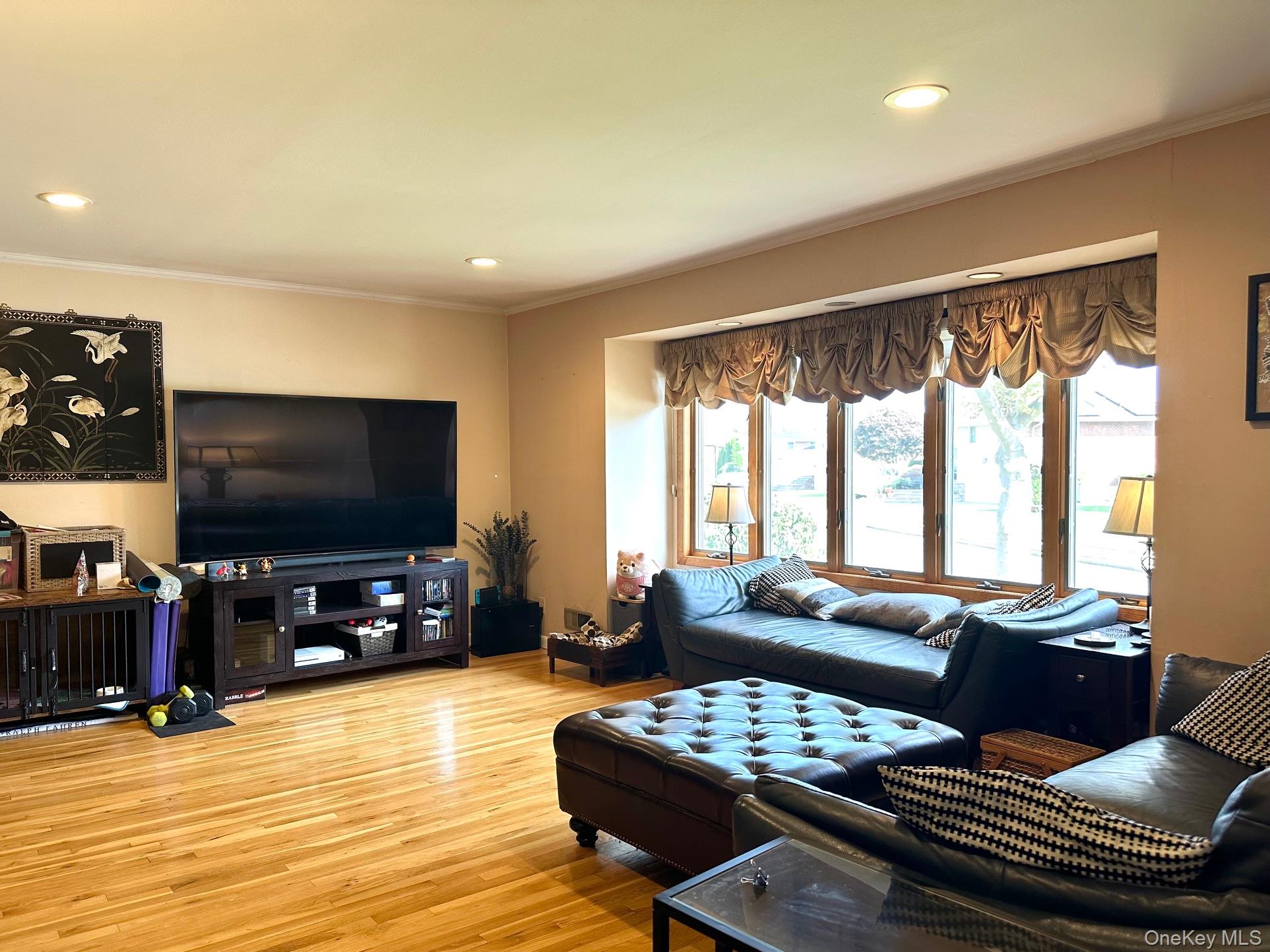 921 Wellington Road, Westbury, NY 11590