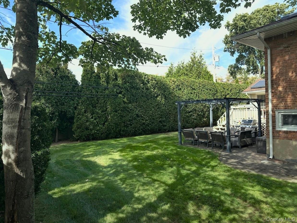 921 Wellington Road, Westbury, NY 11590