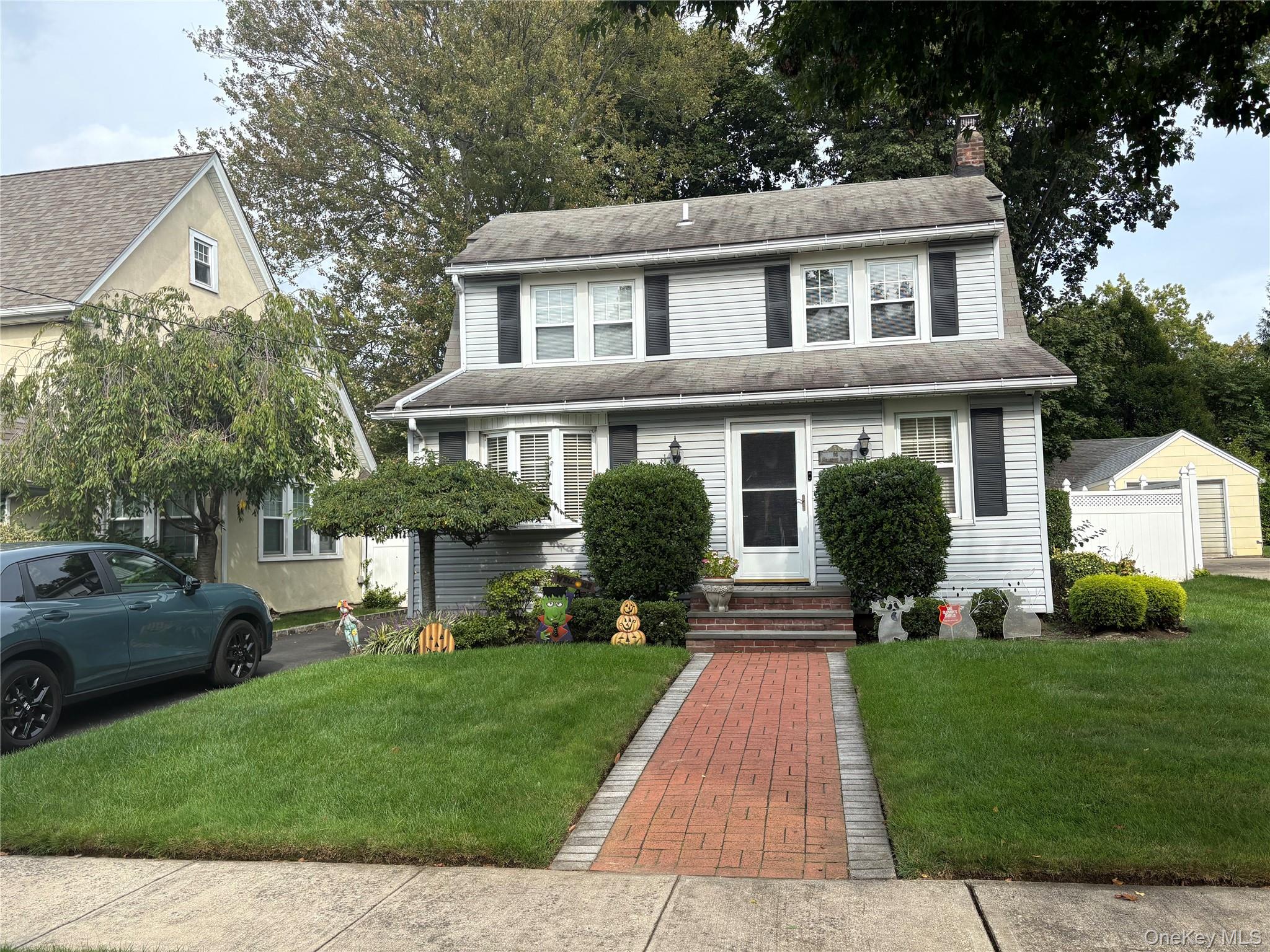 96 Millington Place, Mineola, NY 11501