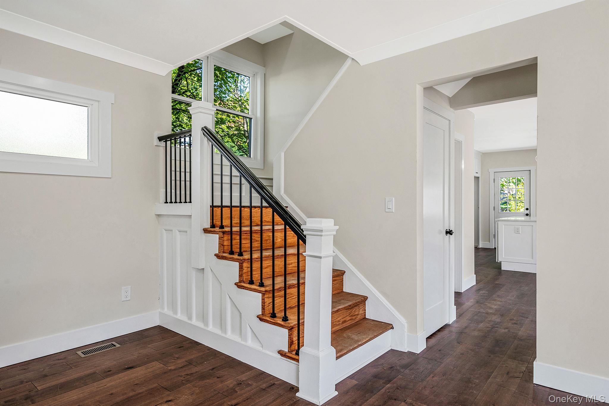 47 Carlton Avenue, Port Washington, NY 11050