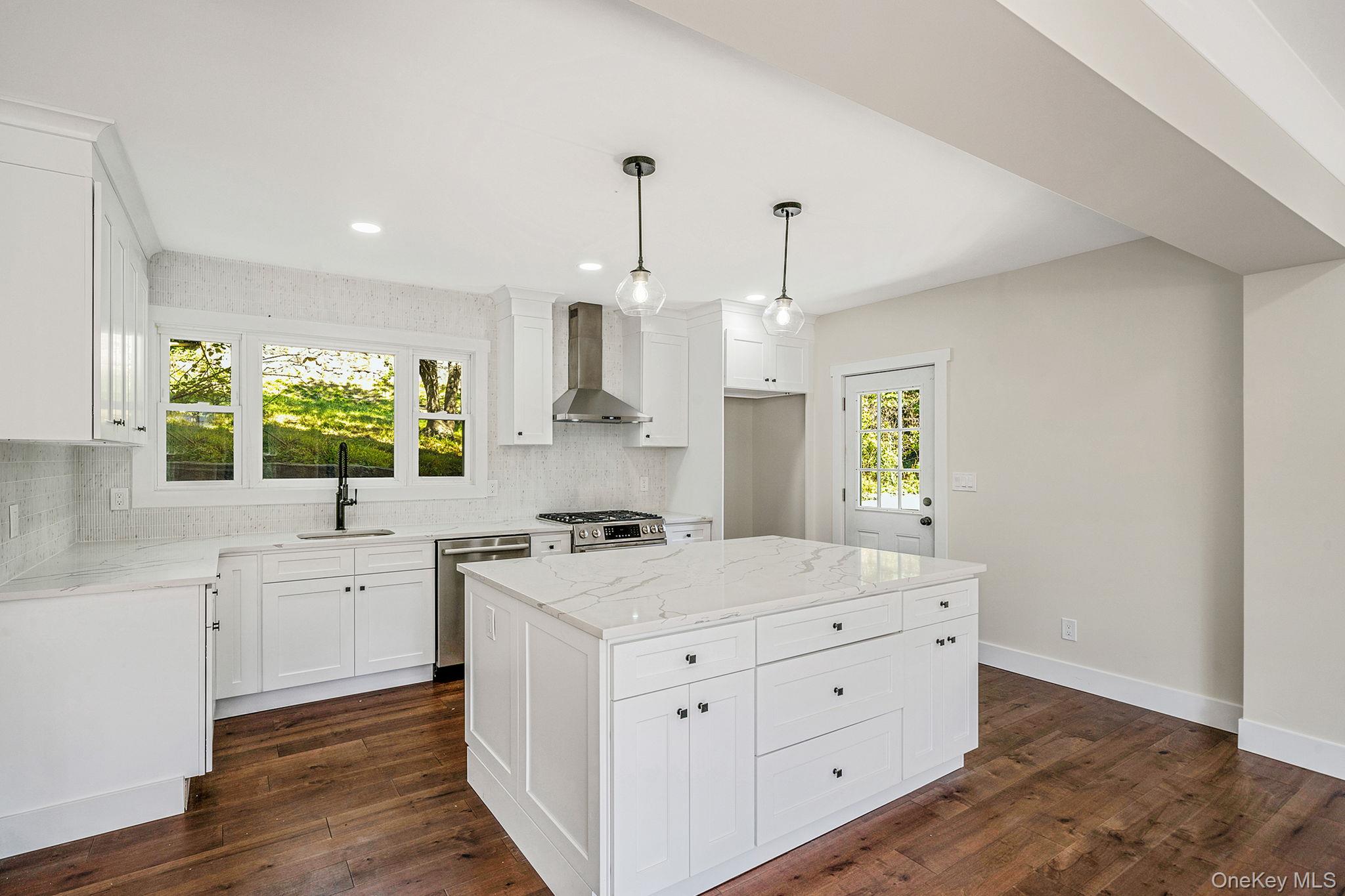 47 Carlton Avenue, Port Washington, NY 11050