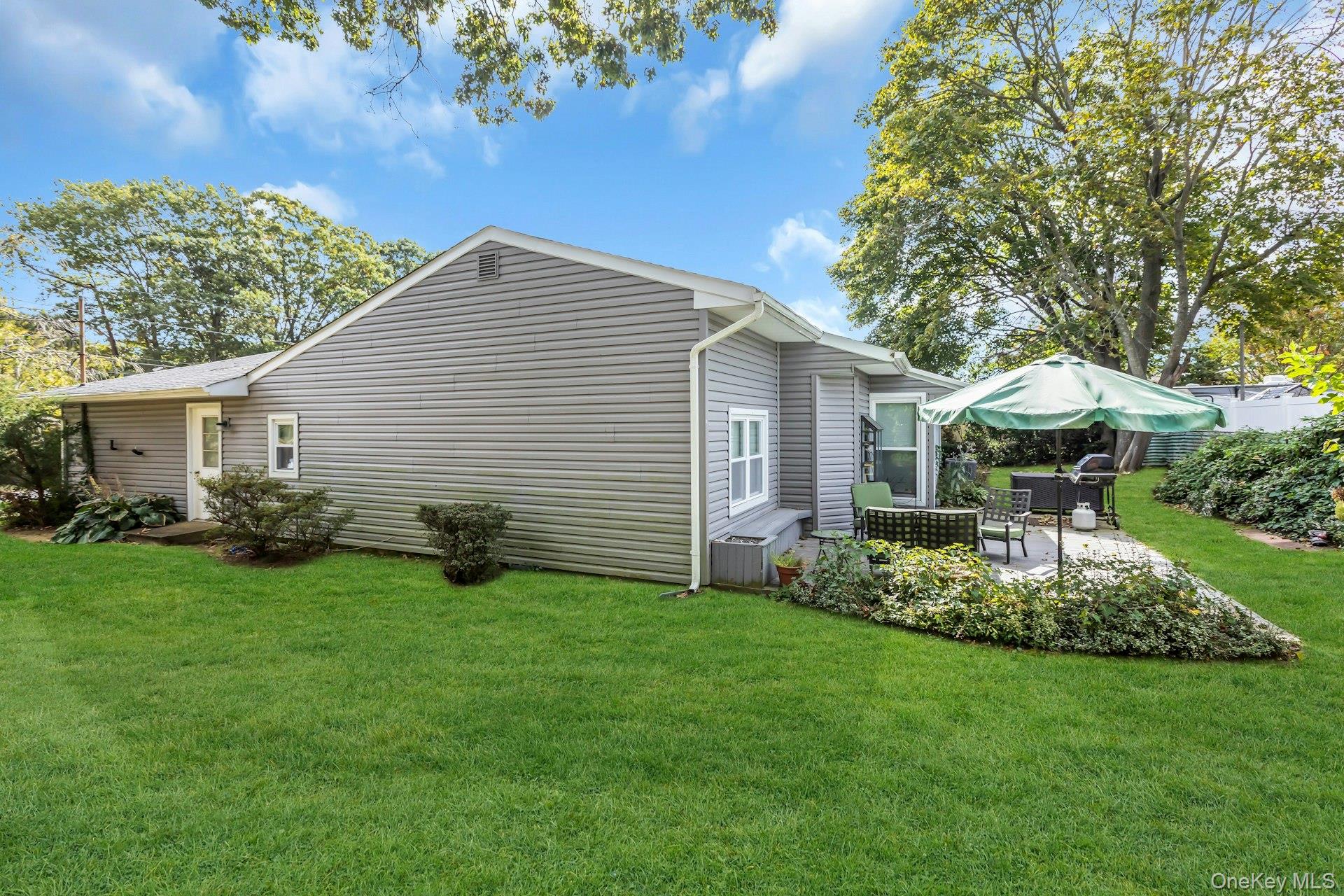 92 Barrett Avenue, Bayport, NY 11705