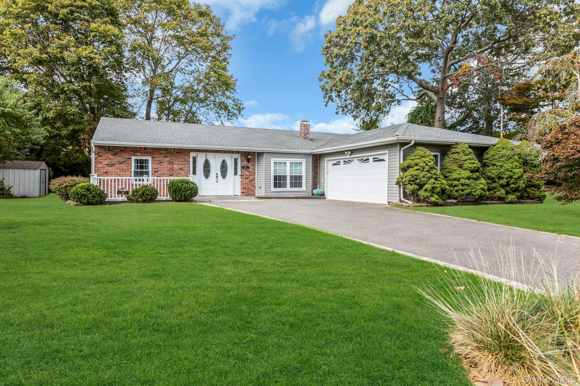 92 Barrett Avenue, Bayport, NY 11705