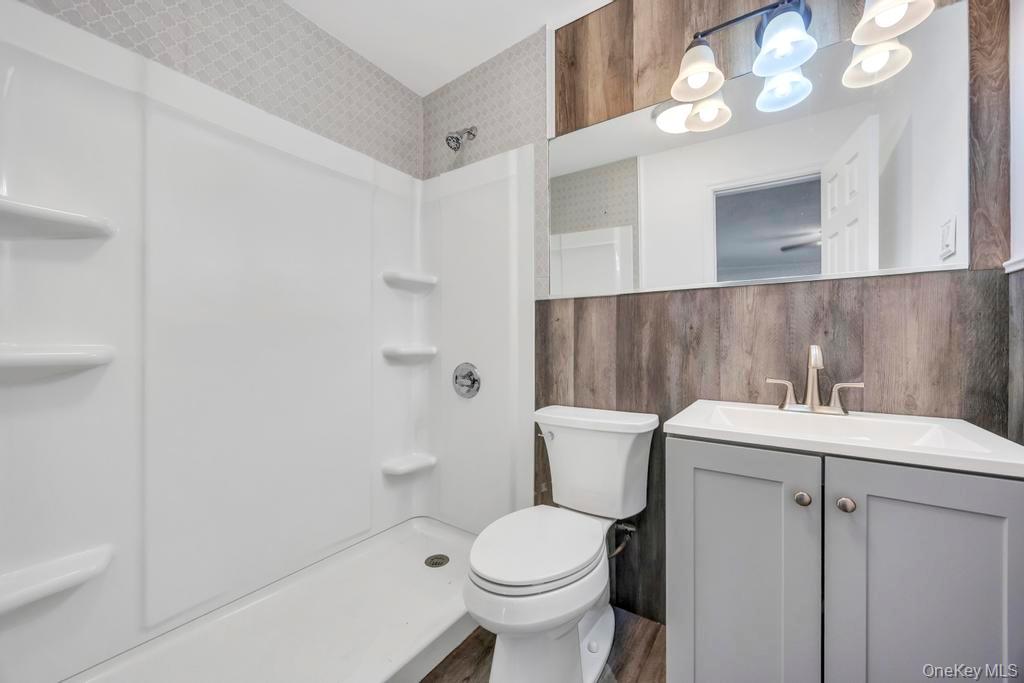 36 7th Avenue, Brentwood, NY 11717