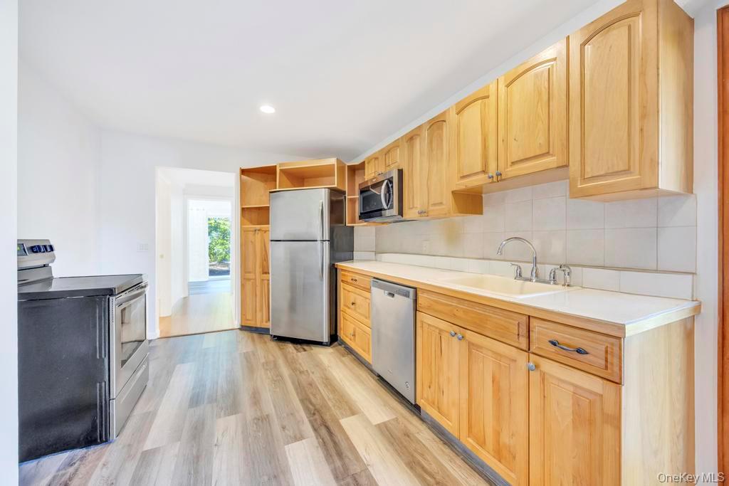 36 7th Avenue, Brentwood, NY 11717