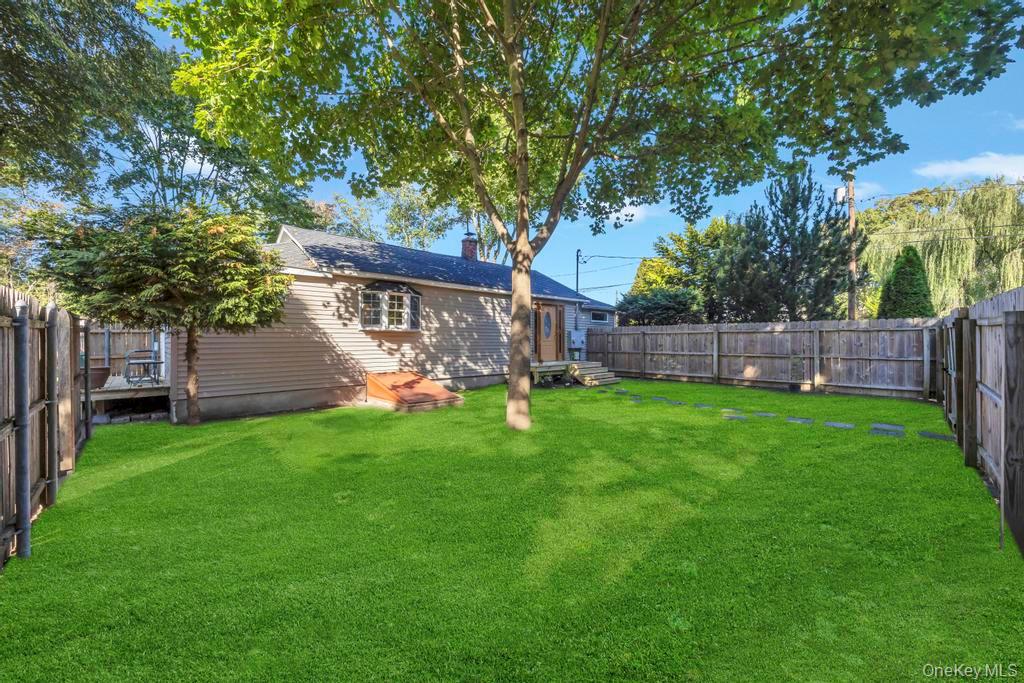 36 7th Avenue, Brentwood, NY 11717