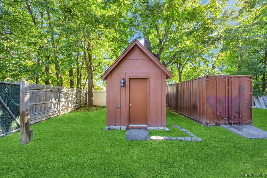 36 7th Avenue, Brentwood, NY 11717