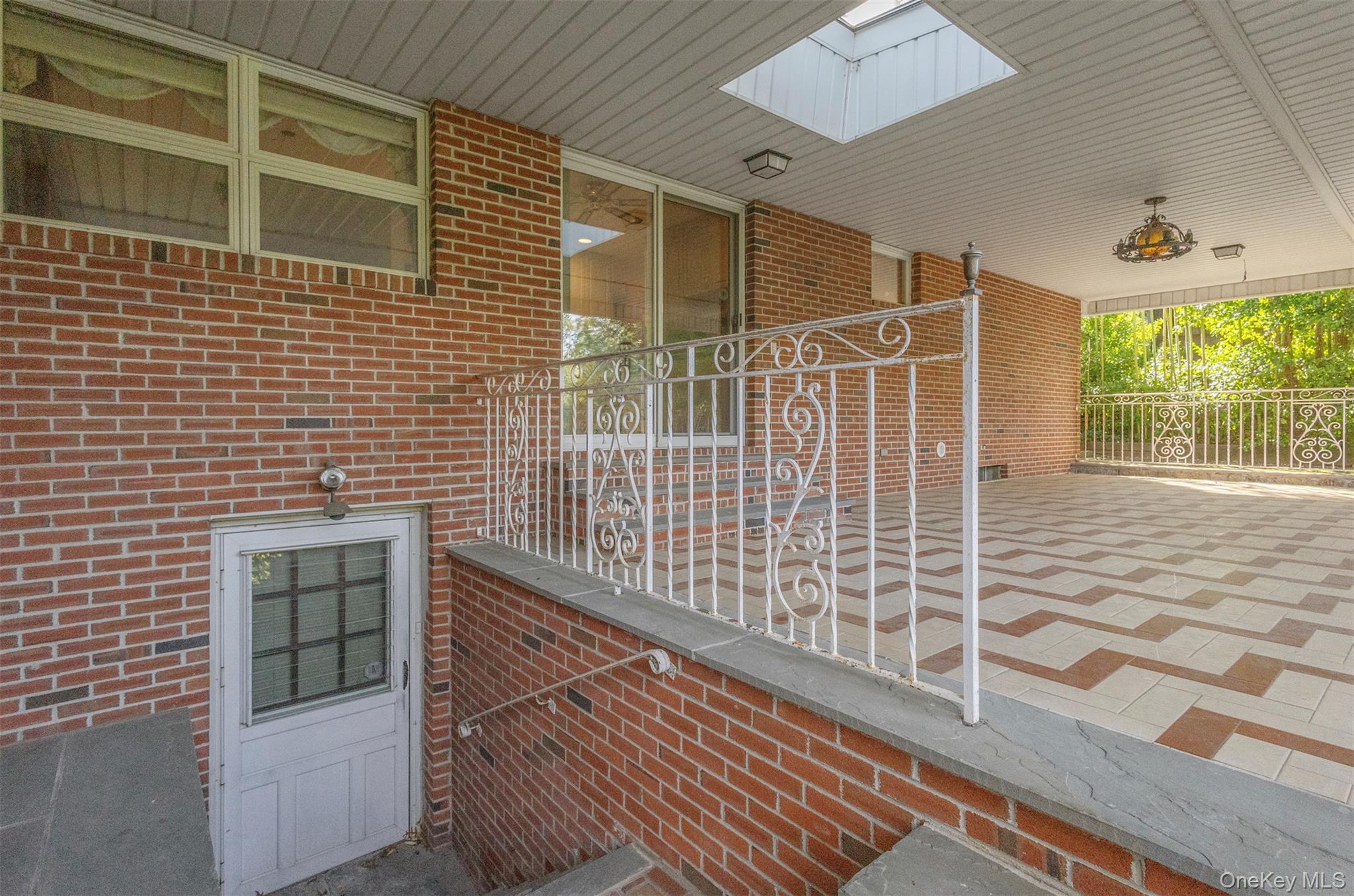 39 Annette Drive, Port Washington, NY 11050