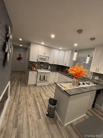 25 Arcadia Lane, Hicksville, NY 11801