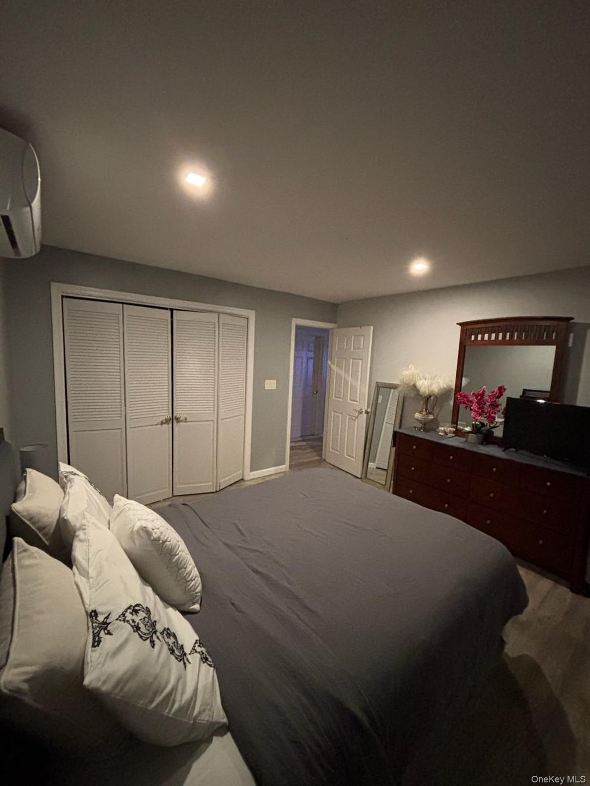 25 Arcadia Lane, Hicksville, NY 11801