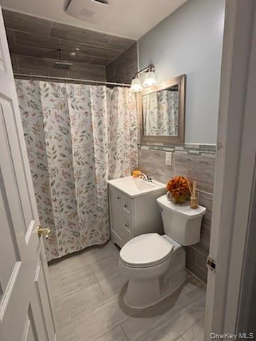 25 Arcadia Lane, Hicksville, NY 11801