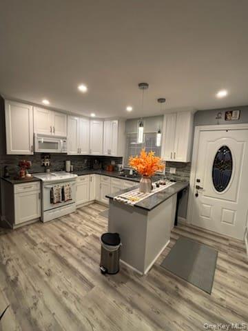 25 Arcadia Lane, Hicksville, NY 11801