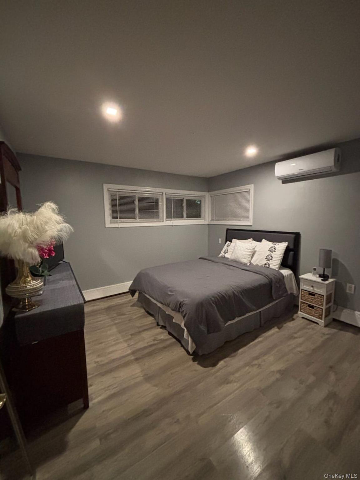 25 Arcadia Lane, Hicksville, NY 11801