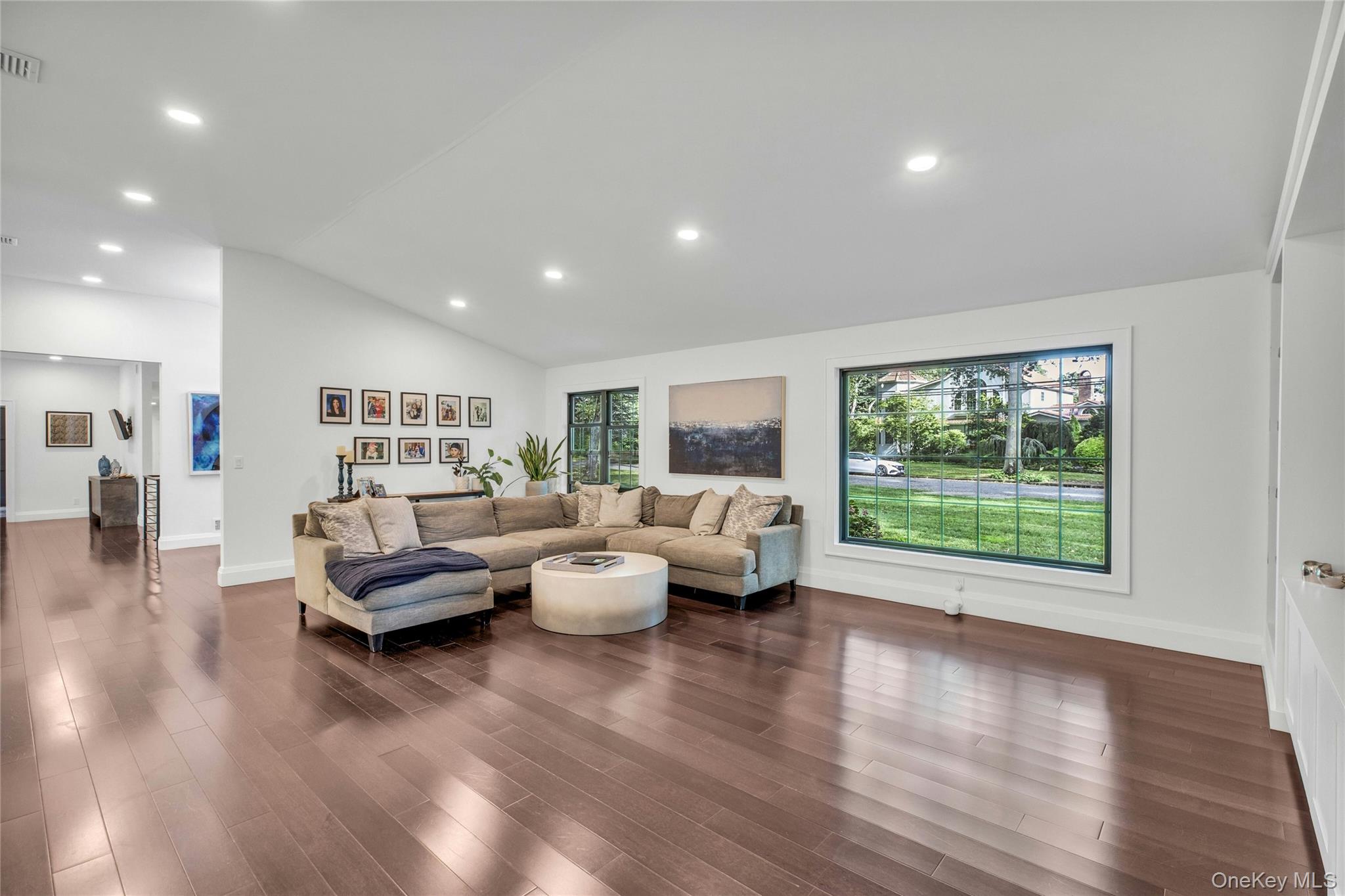 4 Treeview Drive, Melville, NY 11747