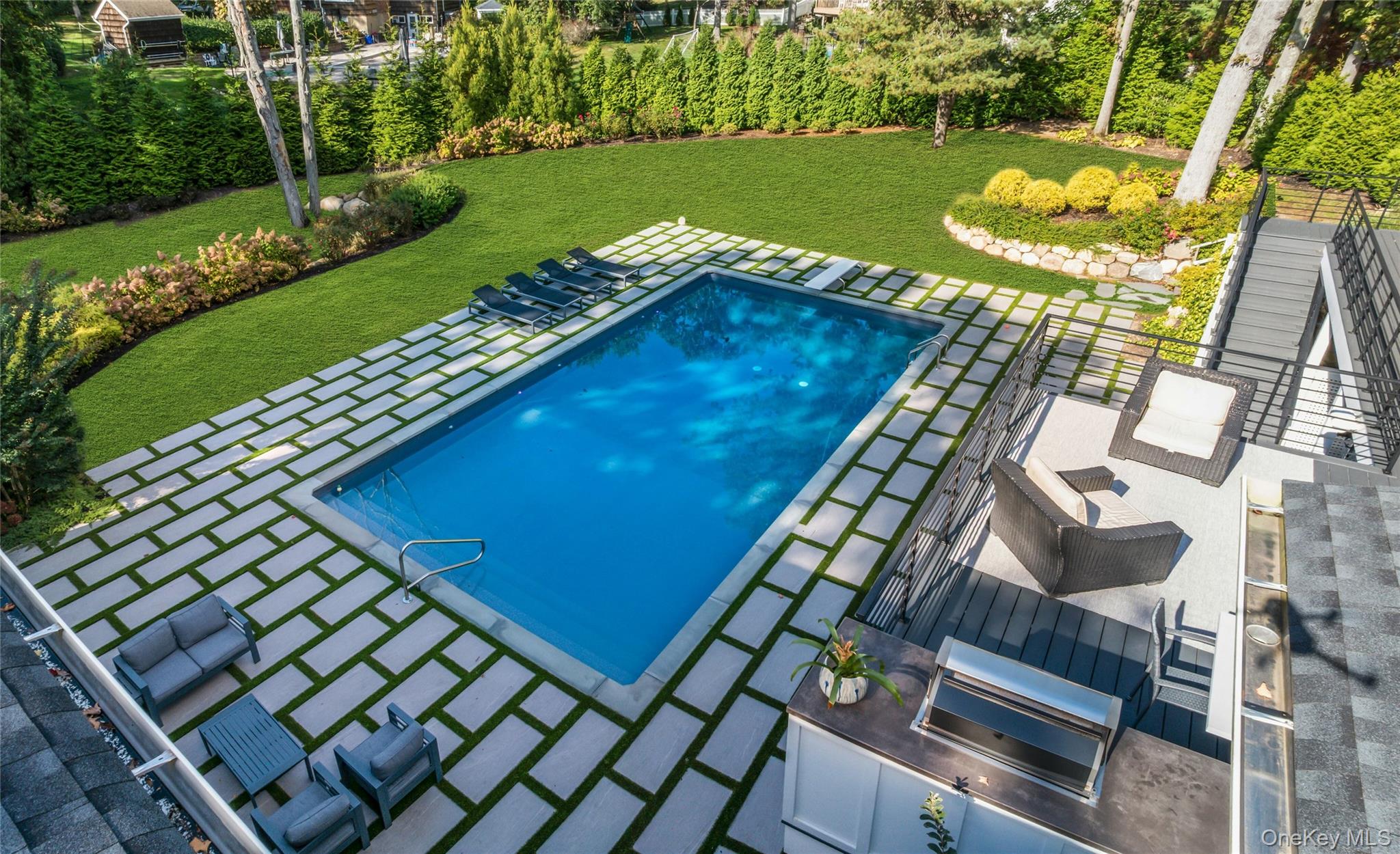 4 Treeview Drive, Melville, NY 11747