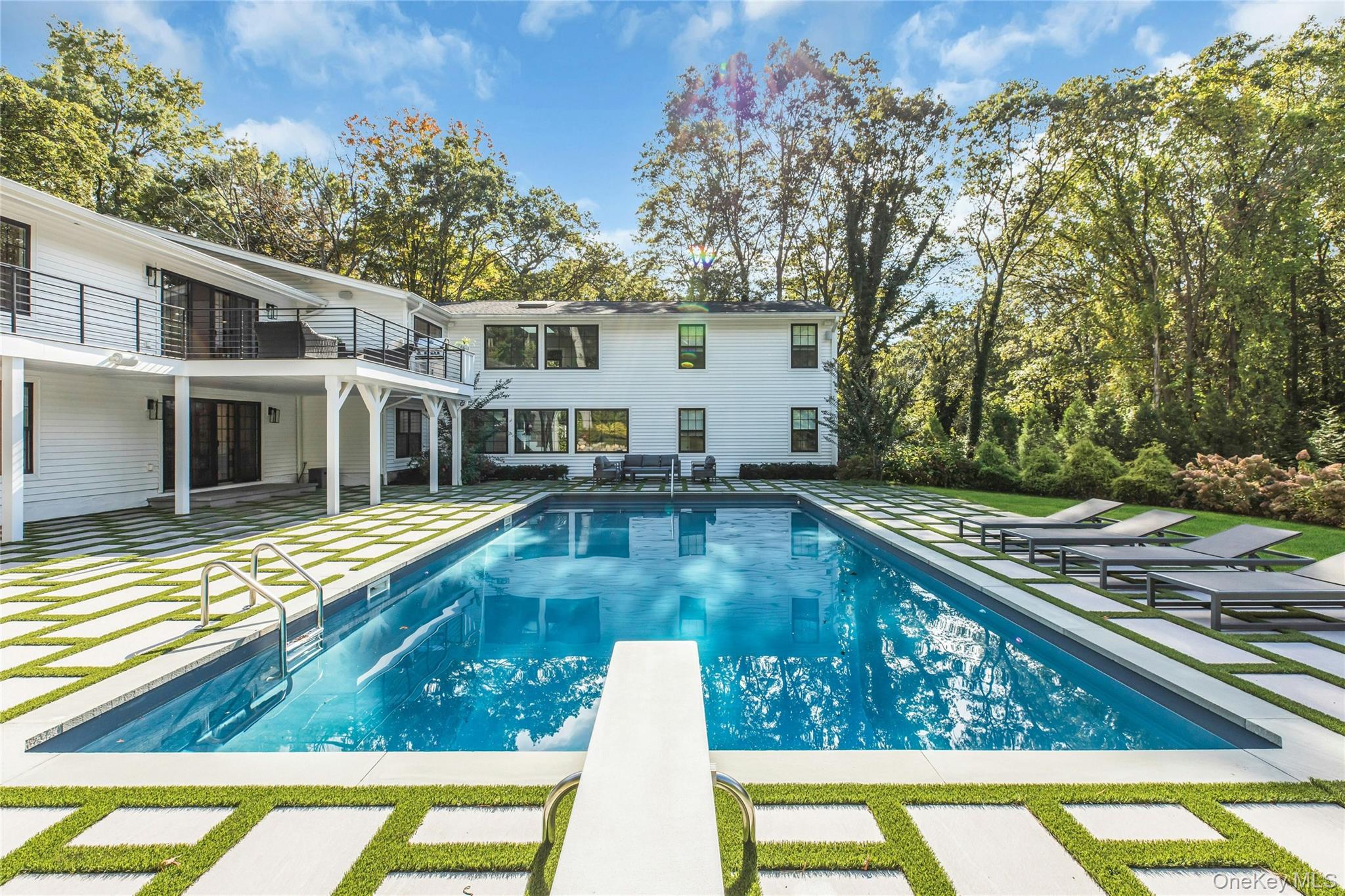 4 Treeview Drive, Melville, NY 11747