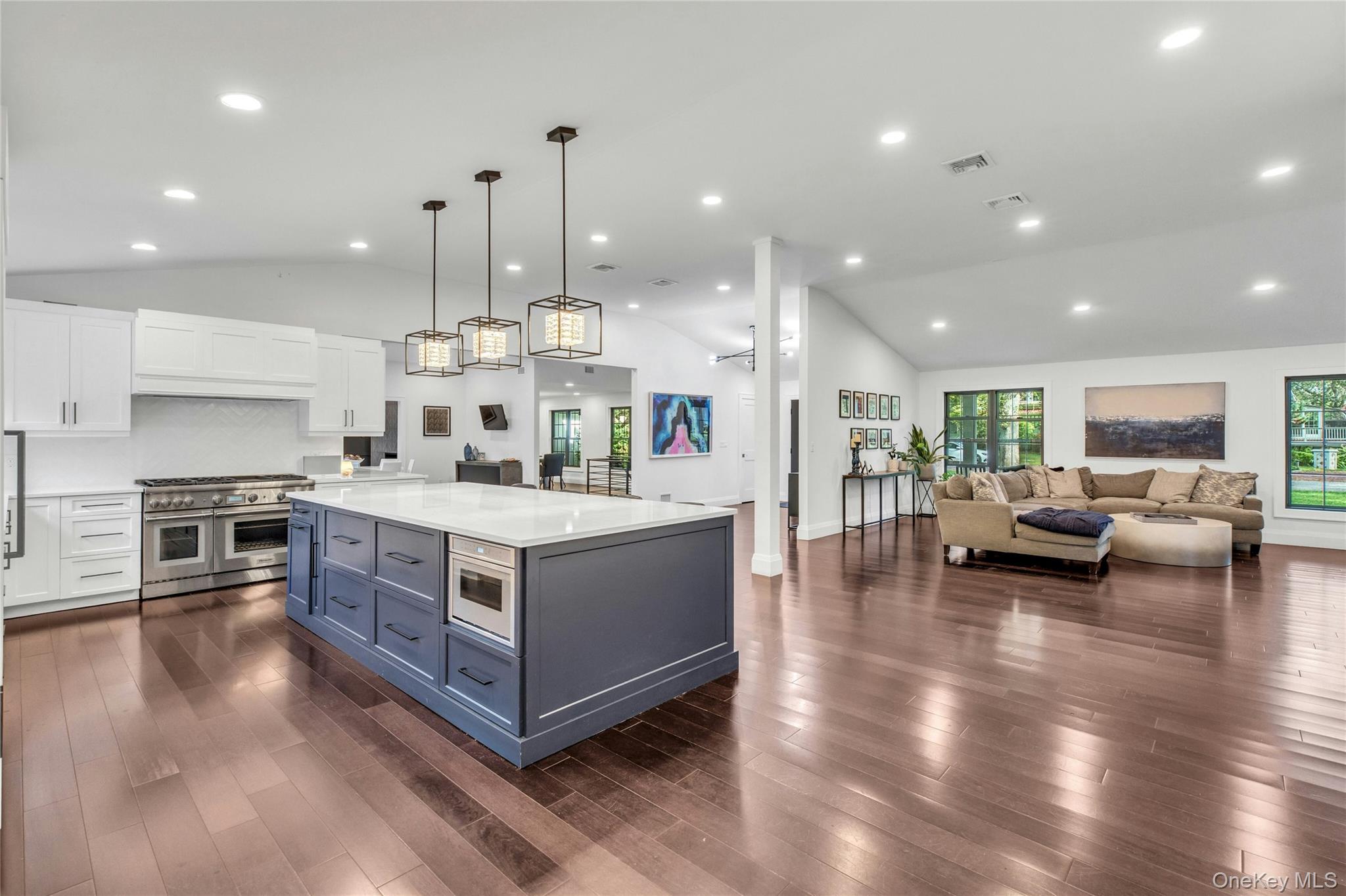 4 Treeview Drive, Melville, NY 11747