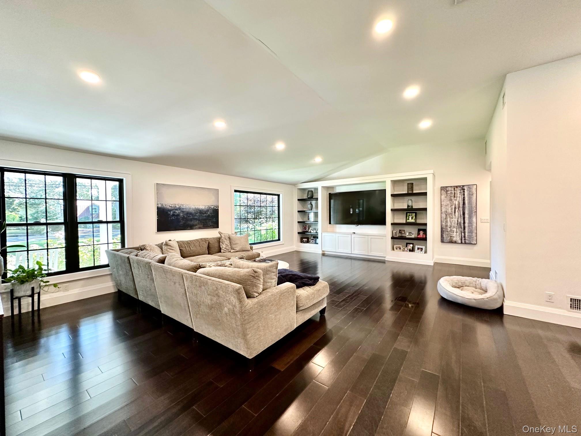 4 Treeview Drive, Melville, NY 11747