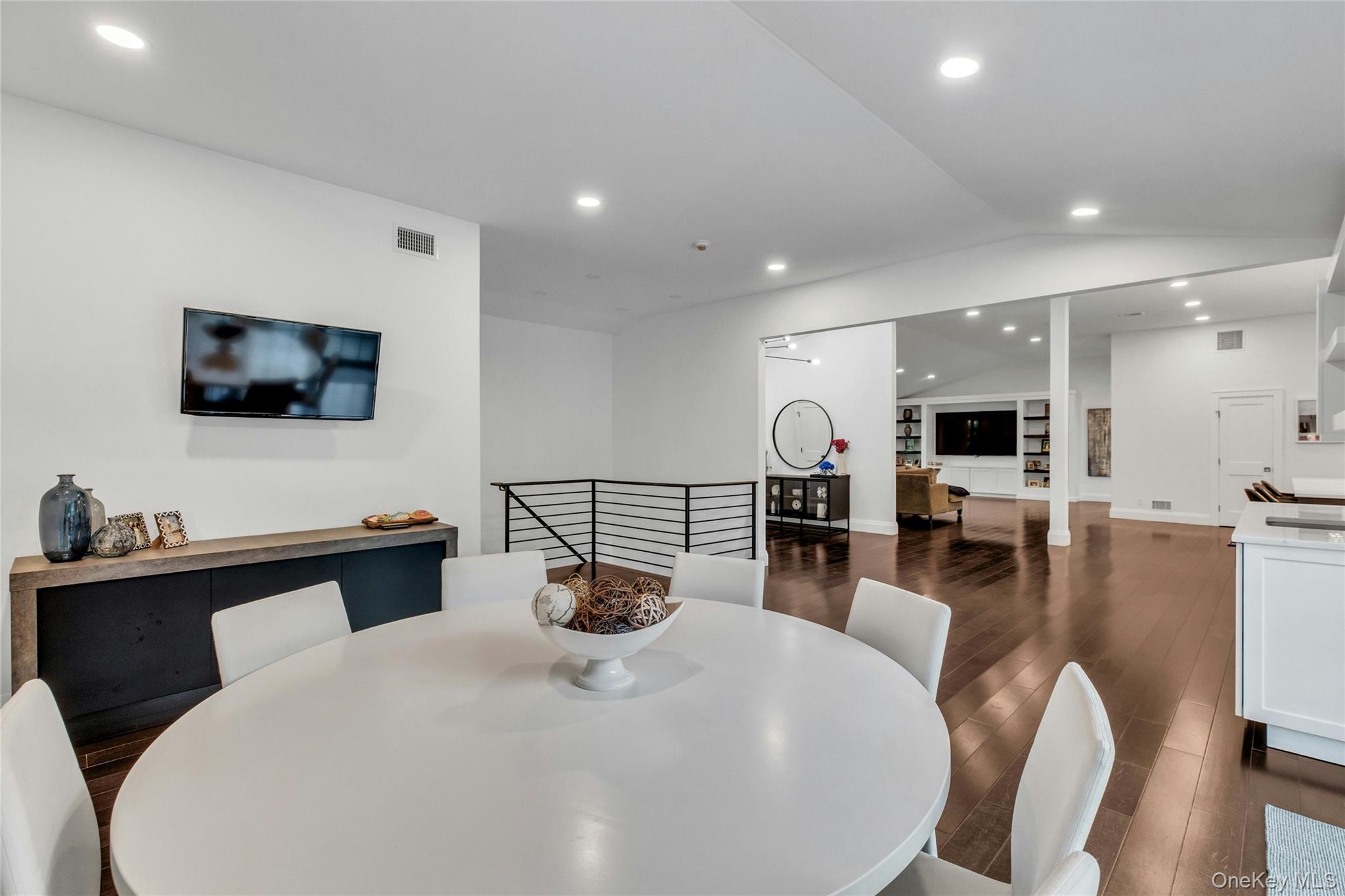 4 Treeview Drive, Melville, NY 11747