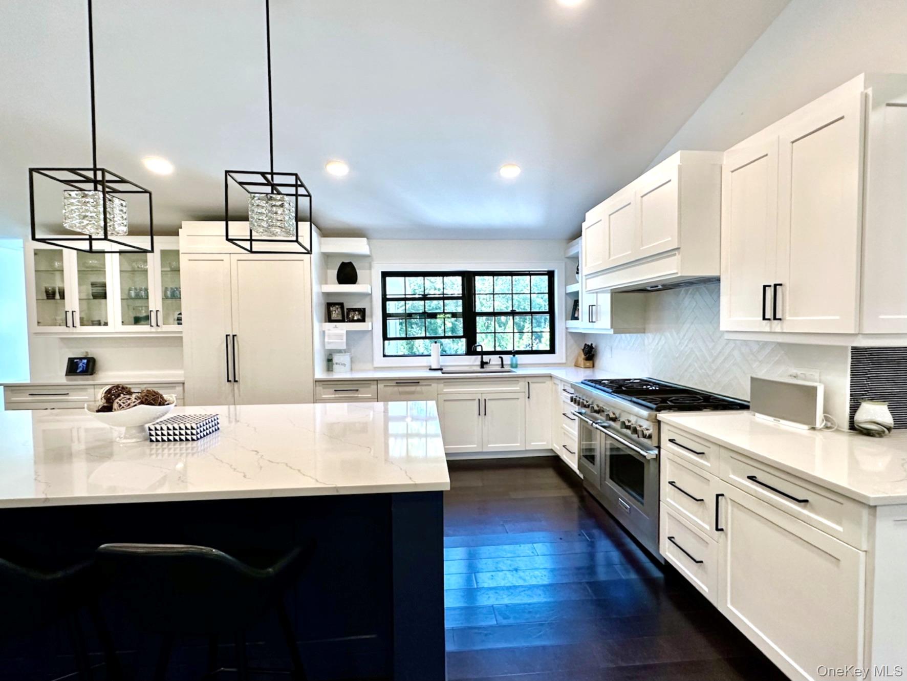 4 Treeview Drive, Melville, NY 11747