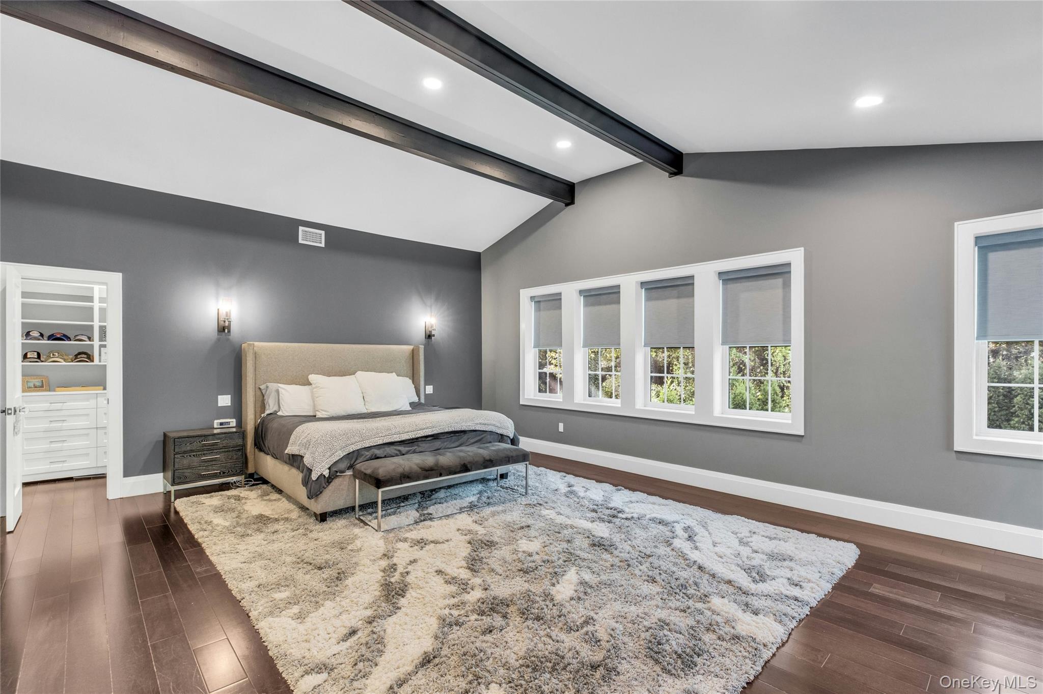 4 Treeview Drive, Melville, NY 11747