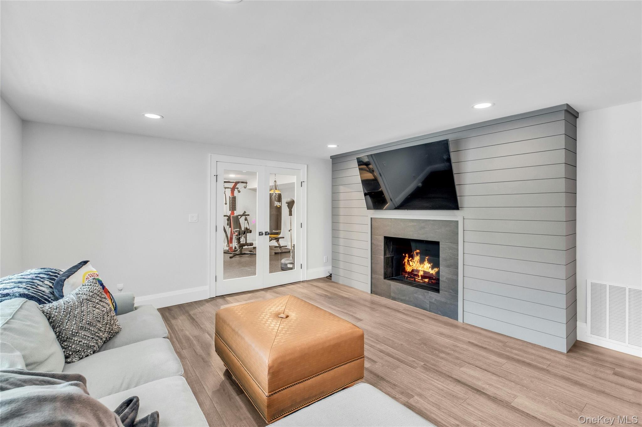 4 Treeview Drive, Melville, NY 11747