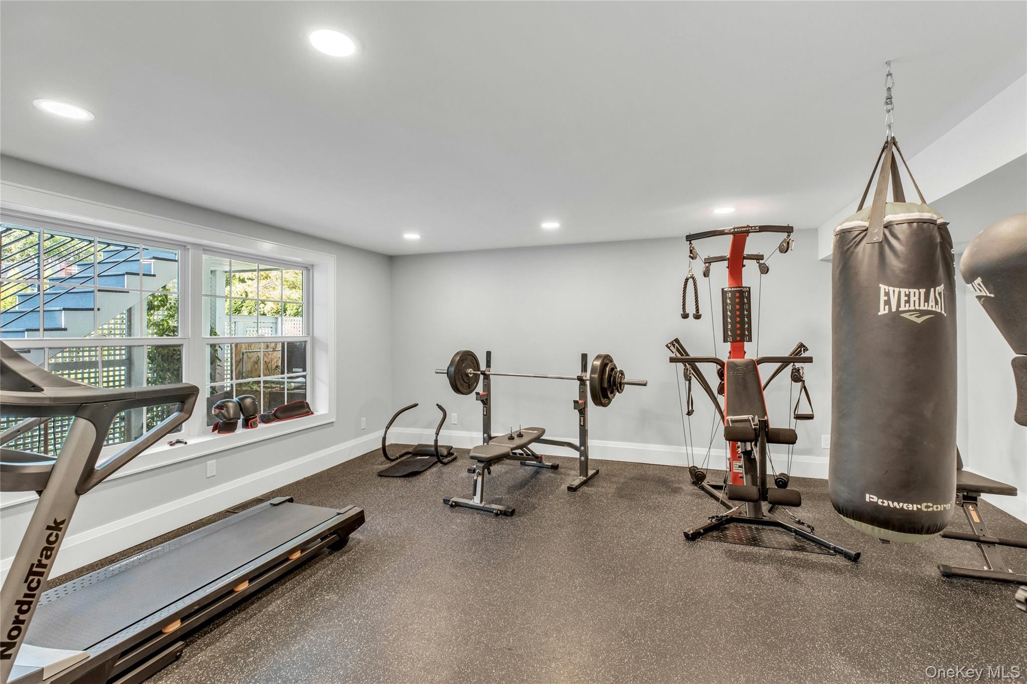 4 Treeview Drive, Melville, NY 11747