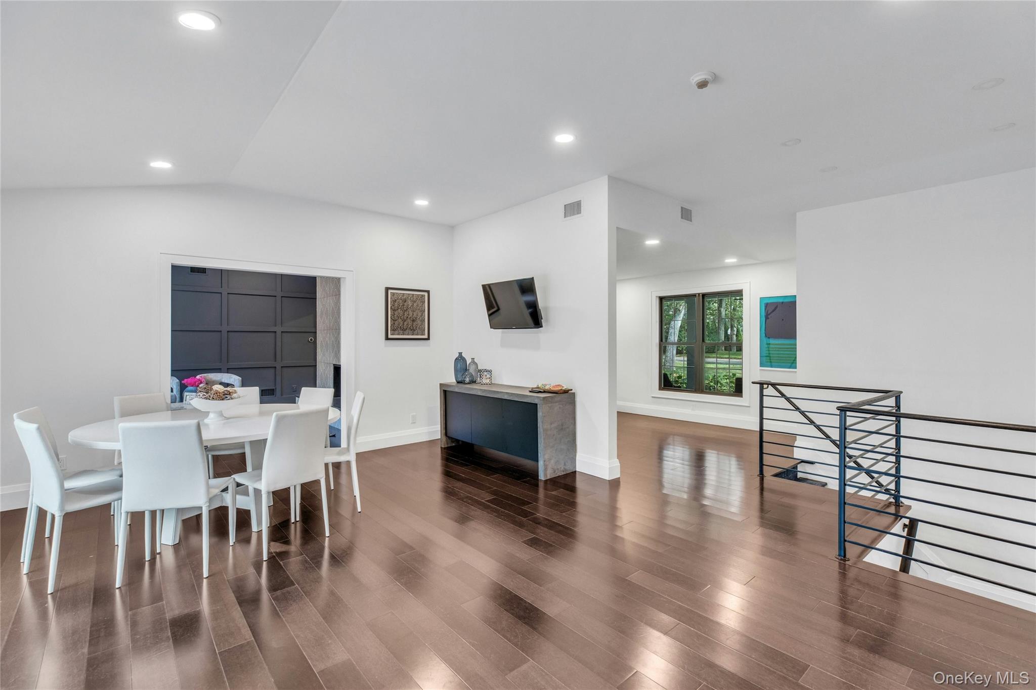 4 Treeview Drive, Melville, NY 11747