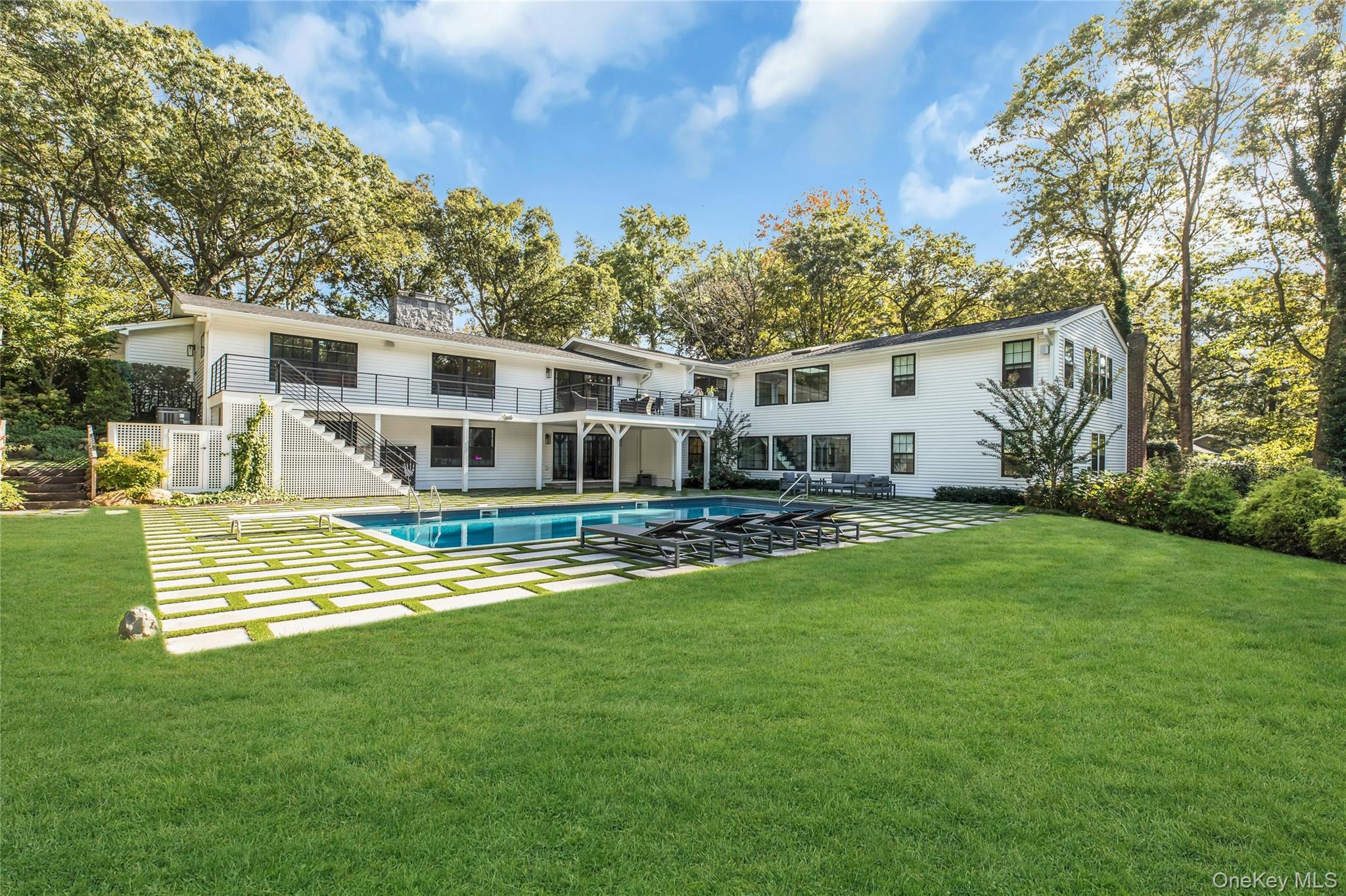 4 Treeview Drive, Melville, NY 11747