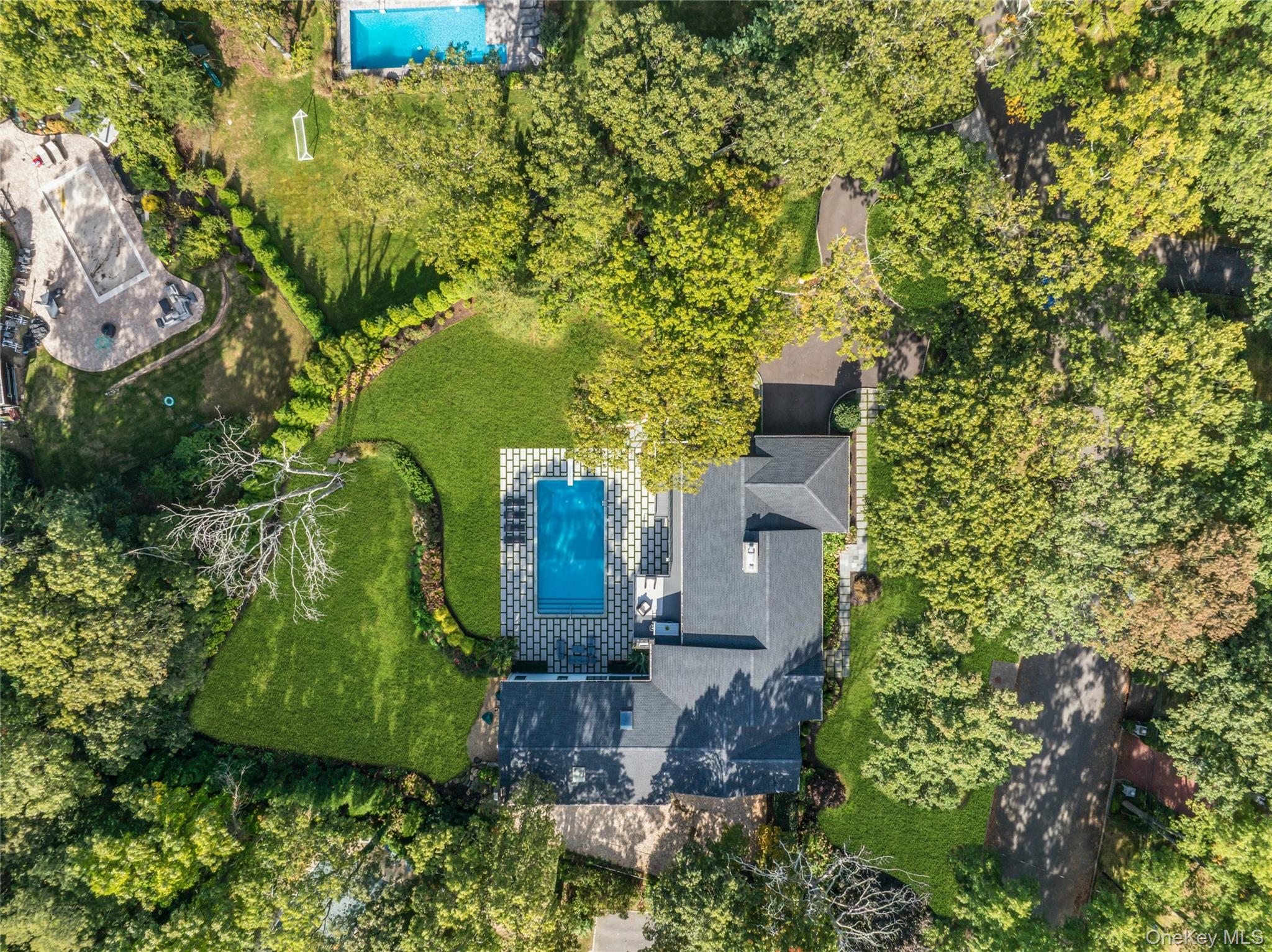 4 Treeview Drive, Melville, NY 11747