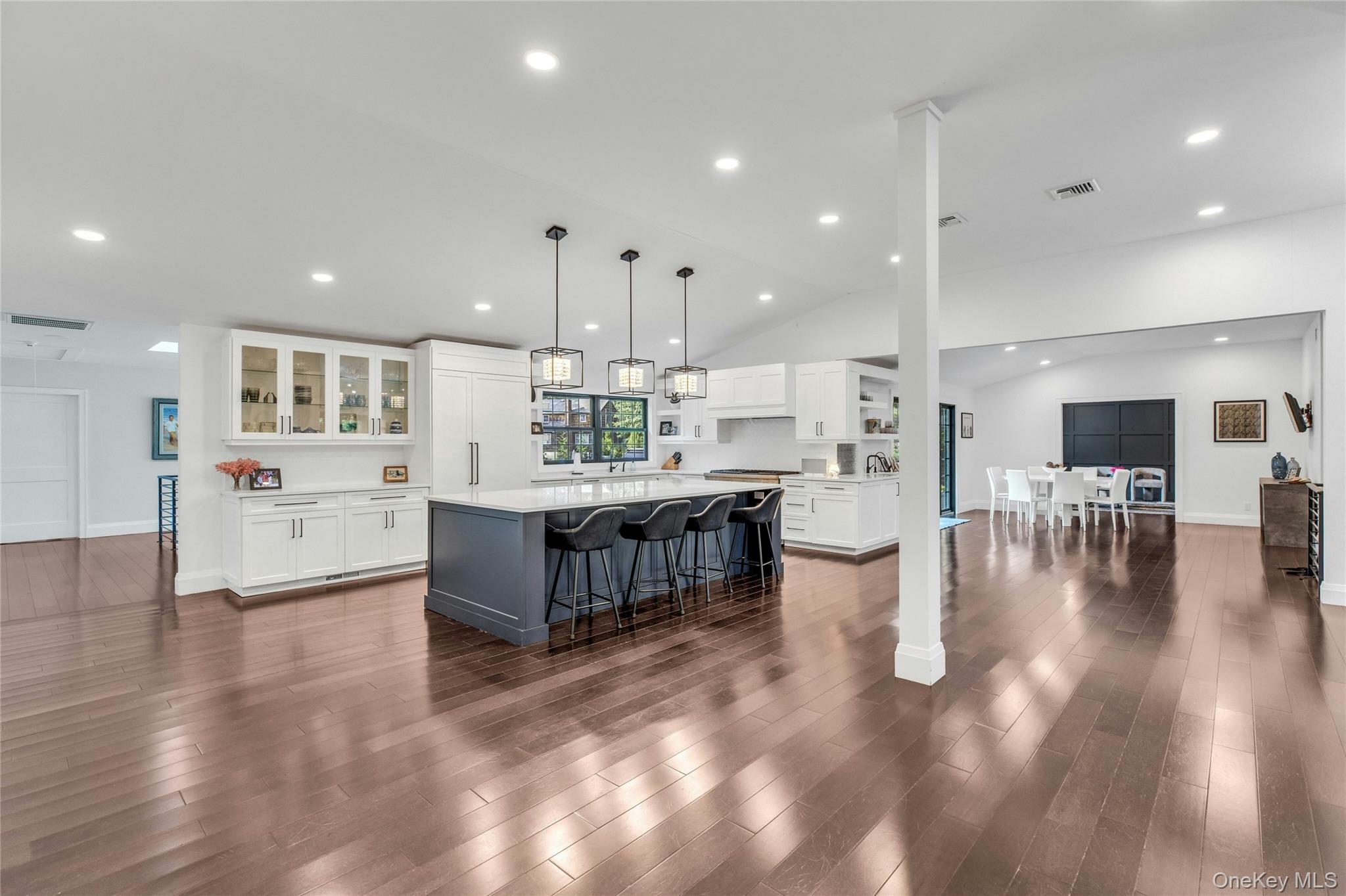 4 Treeview Drive, Melville, NY 11747