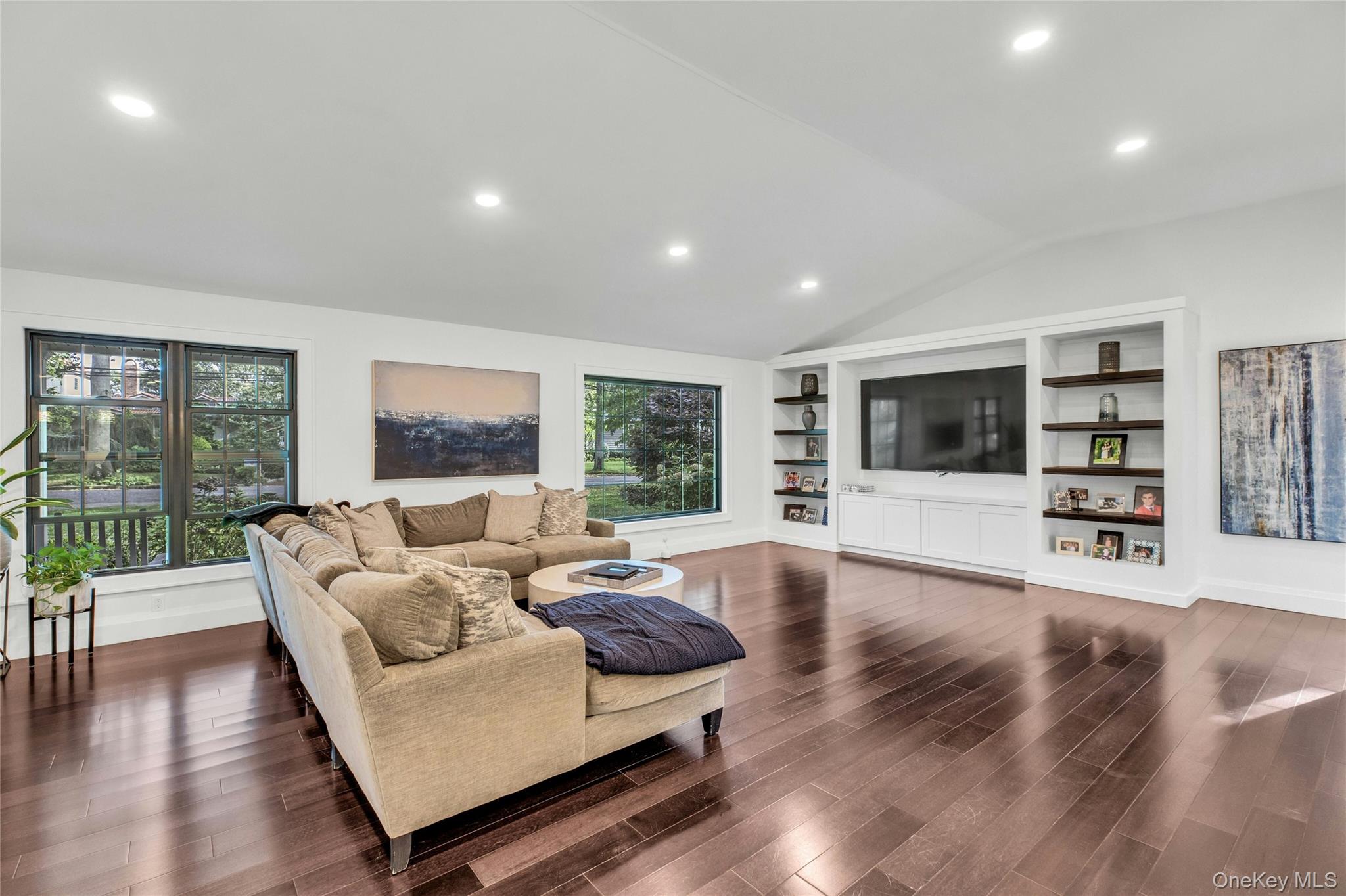 4 Treeview Drive, Melville, NY 11747