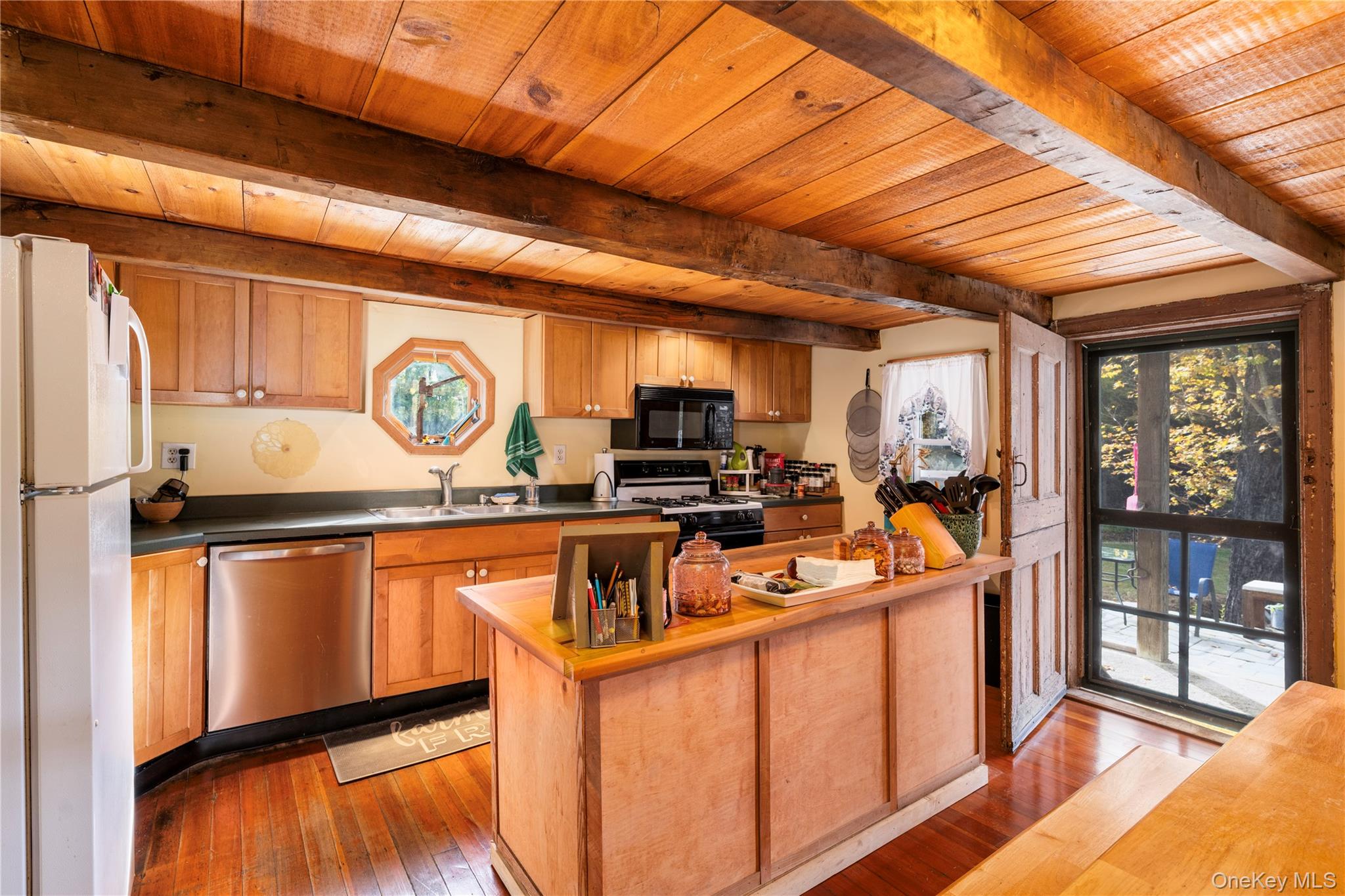 191 White Schoolhouse Rd, Rhinebeck, NY 12572