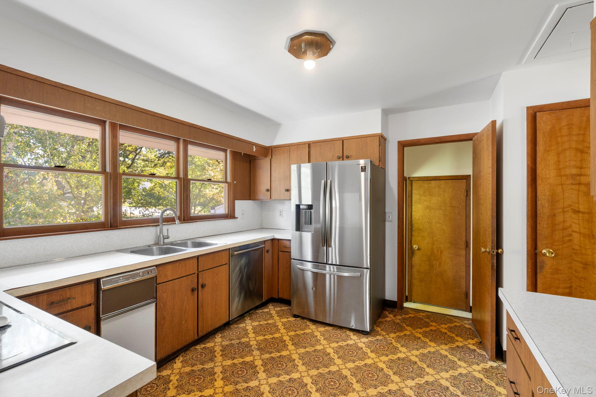 37 Cathy Road, Poughkeepsie, NY 12603