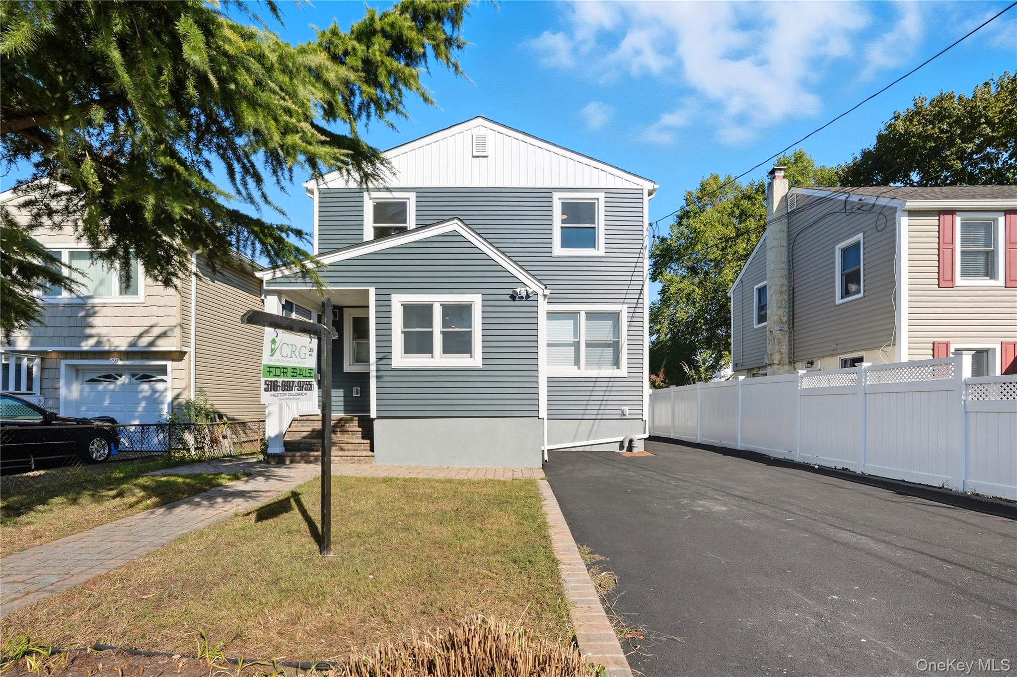 45 Venetian Prom, Lindenhurst, NY 11757