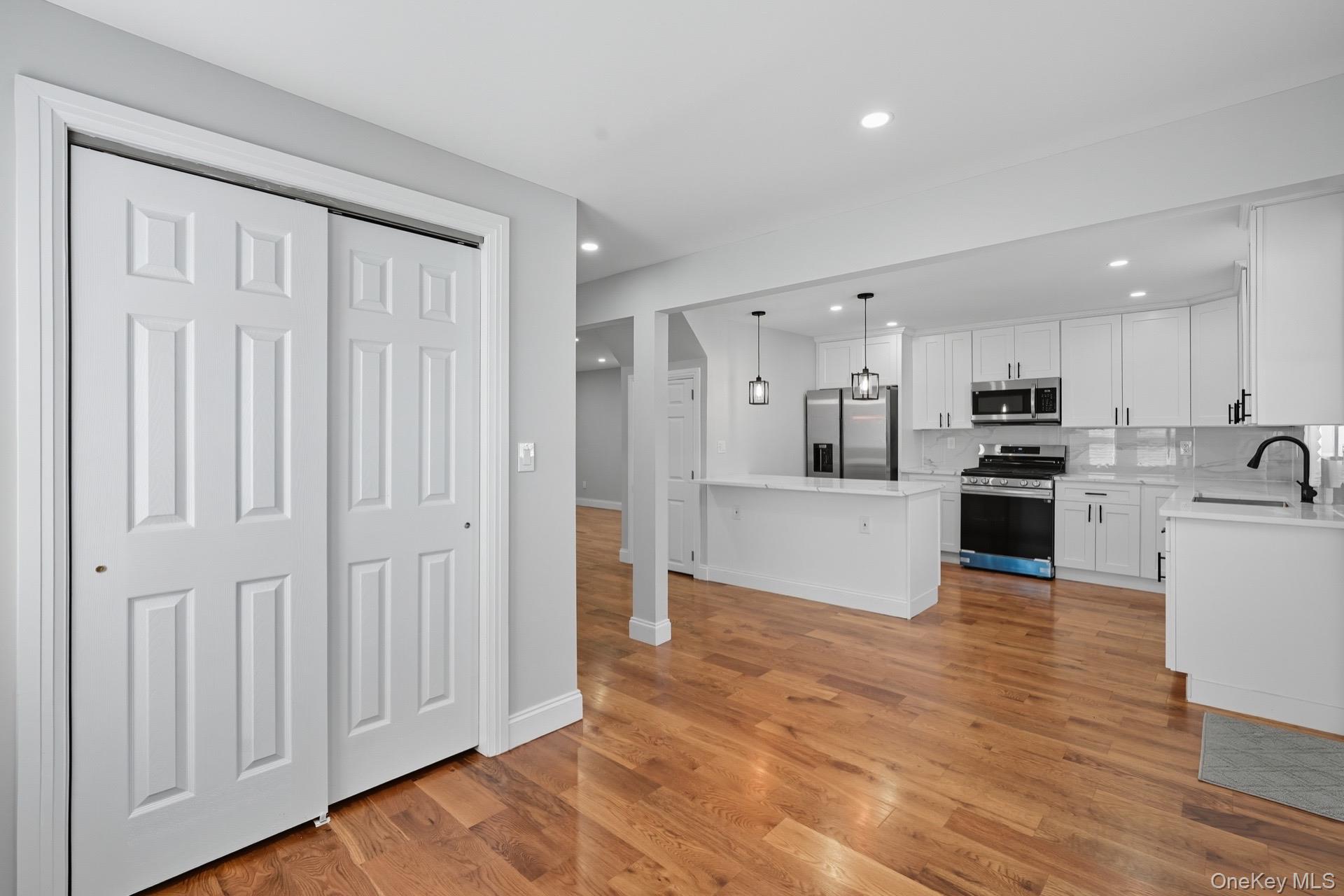 45 Venetian Prom, Lindenhurst, NY 11757