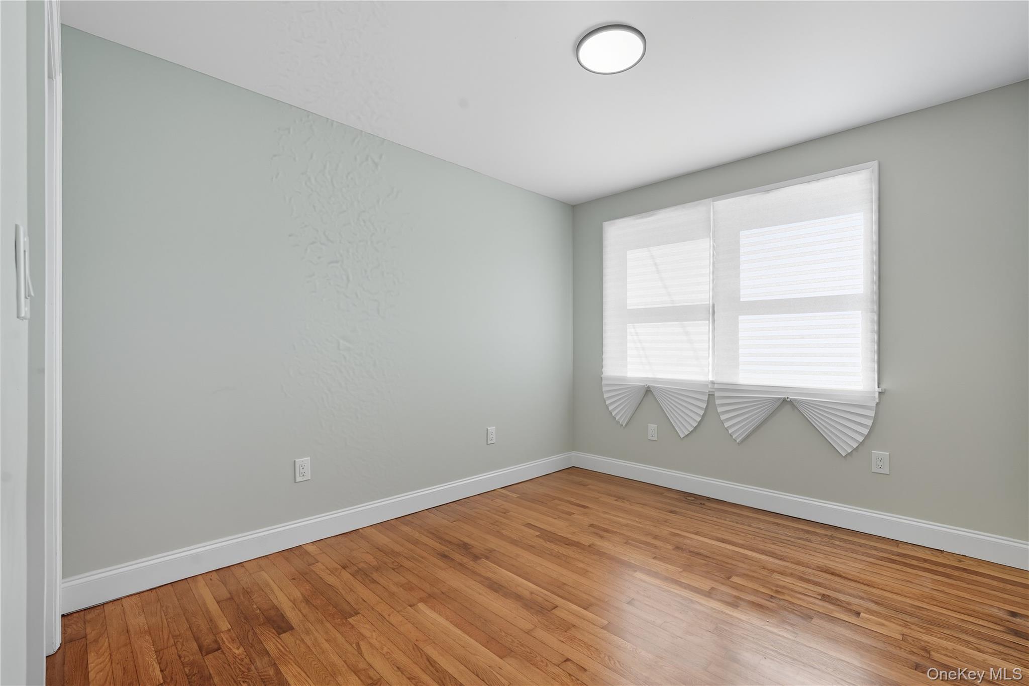 45 Venetian Prom, Lindenhurst, NY 11757