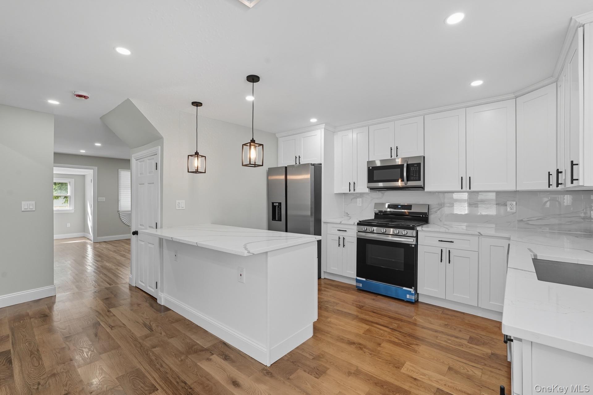 45 Venetian Prom, Lindenhurst, NY 11757