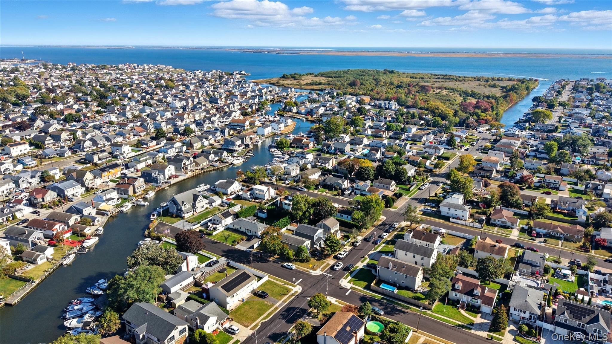 45 Venetian Prom, Lindenhurst, NY 11757