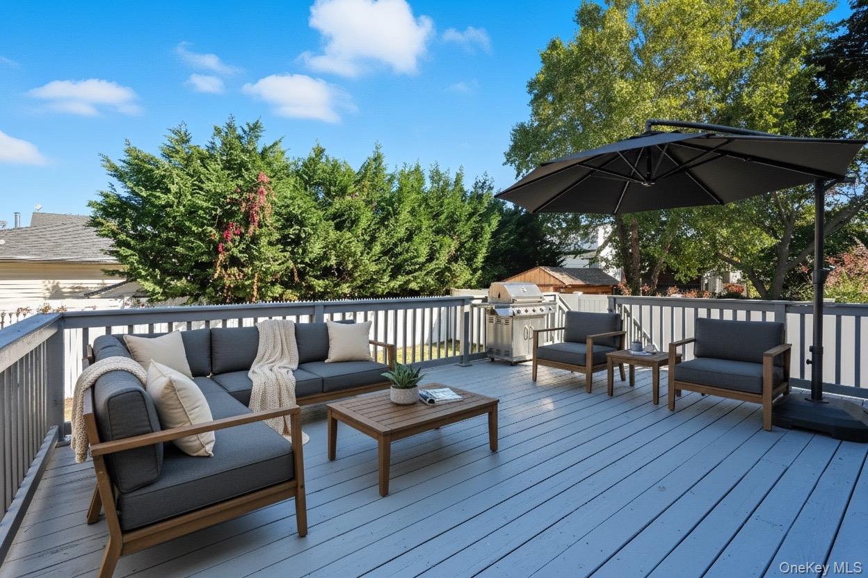 45 Venetian Prom, Lindenhurst, NY 11757