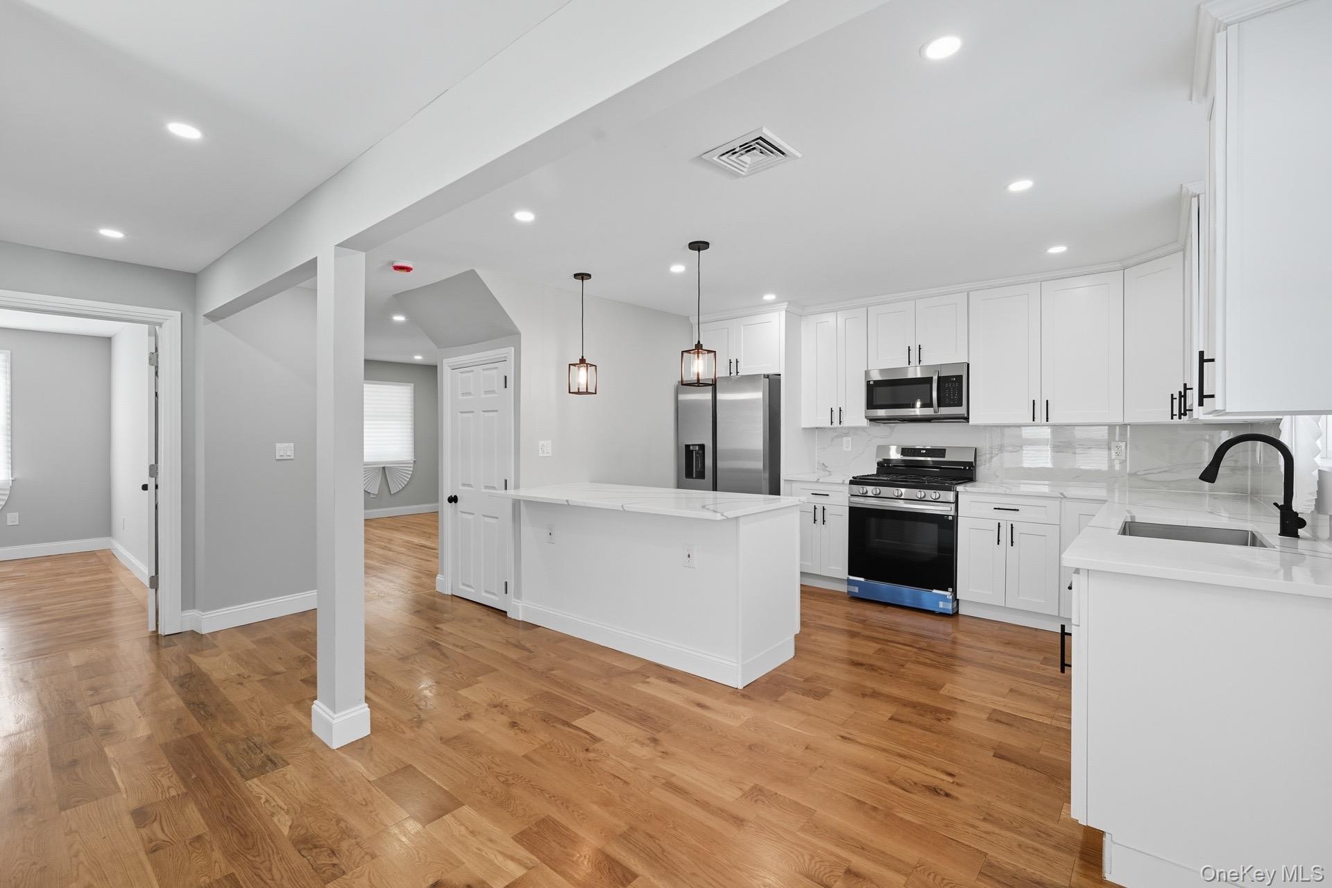 45 Venetian Prom, Lindenhurst, NY 11757