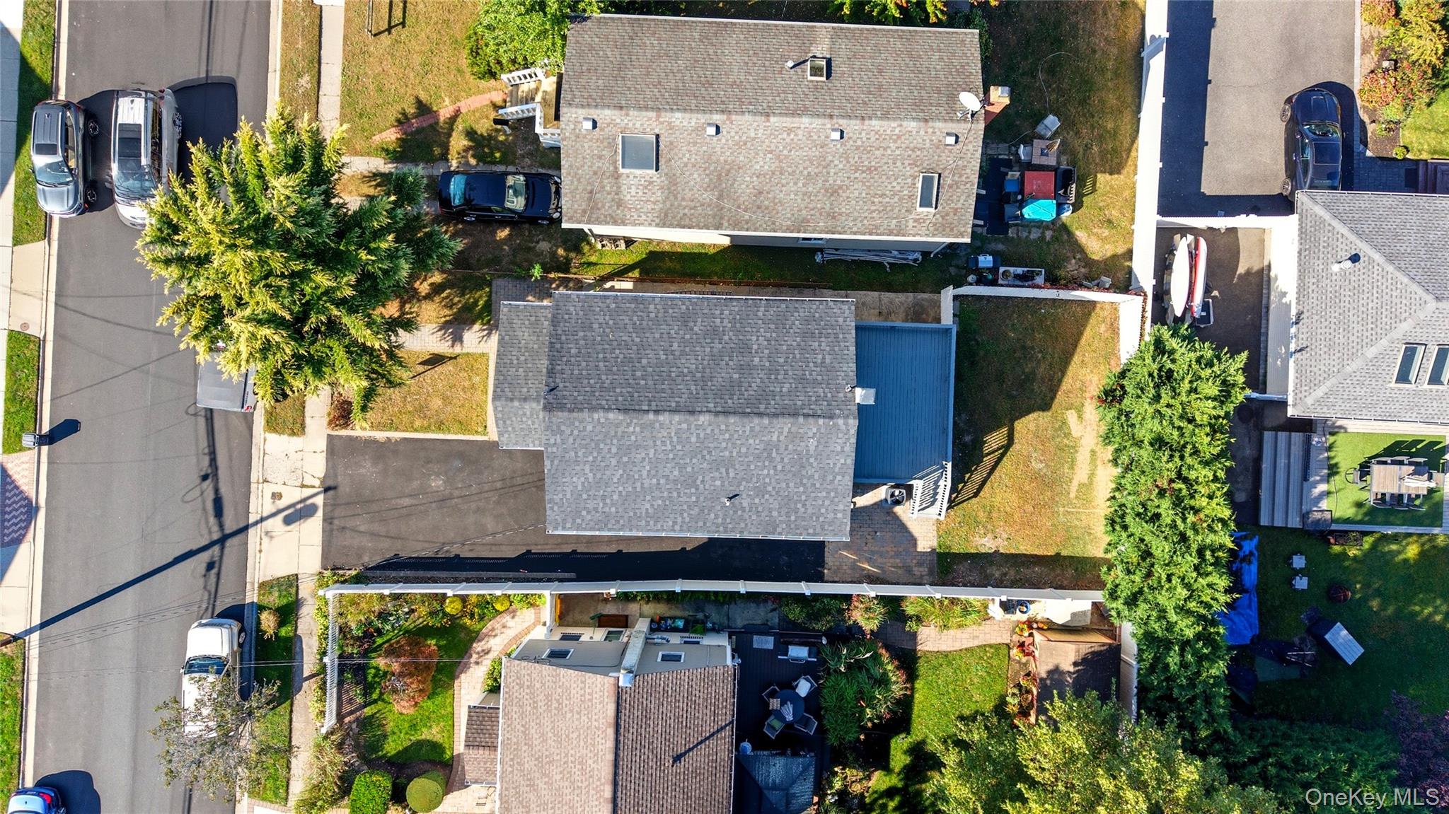 45 Venetian Prom, Lindenhurst, NY 11757