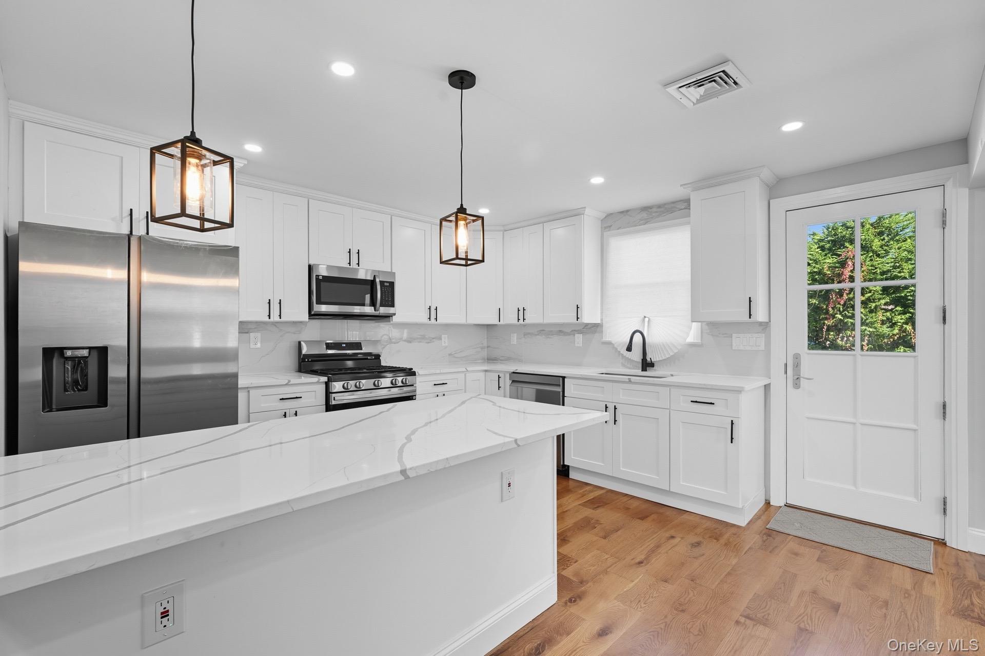 45 Venetian Prom, Lindenhurst, NY 11757