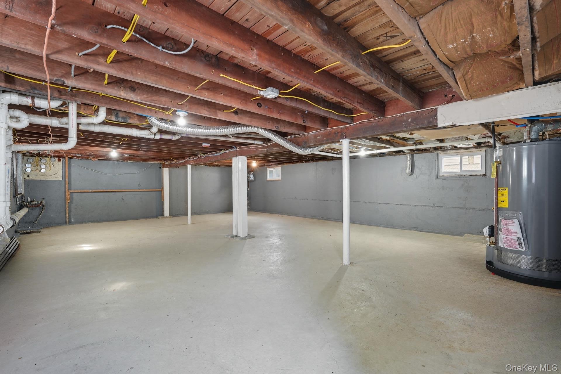 45 Venetian Prom, Lindenhurst, NY 11757