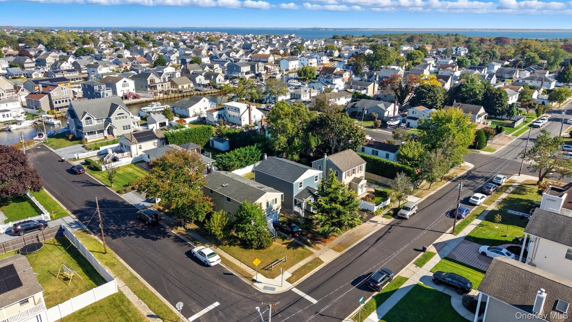 45 Venetian Prom, Lindenhurst, NY 11757